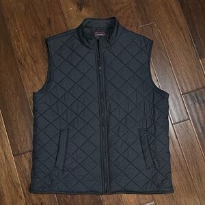 UNTUCKit Men's Dark Quilted Vest